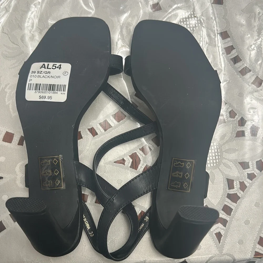 8/39 Le Château black sandals - Picture 6 of 6